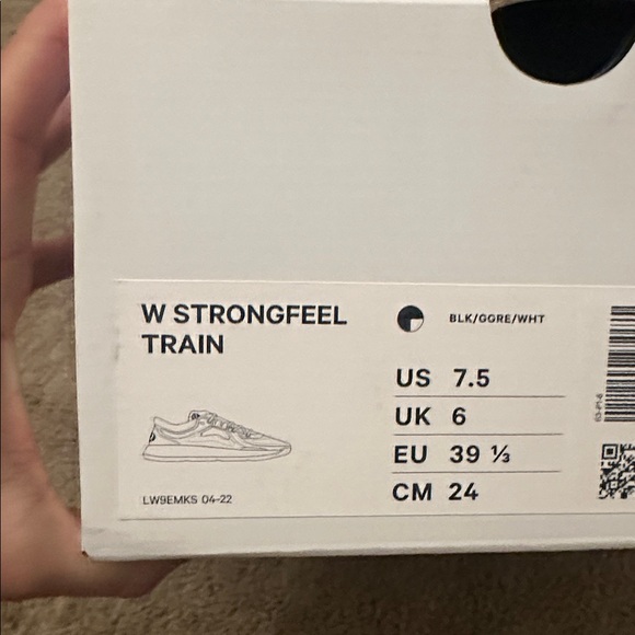 Lululemon Women’s Training Sneakers - Picture 8 of 9